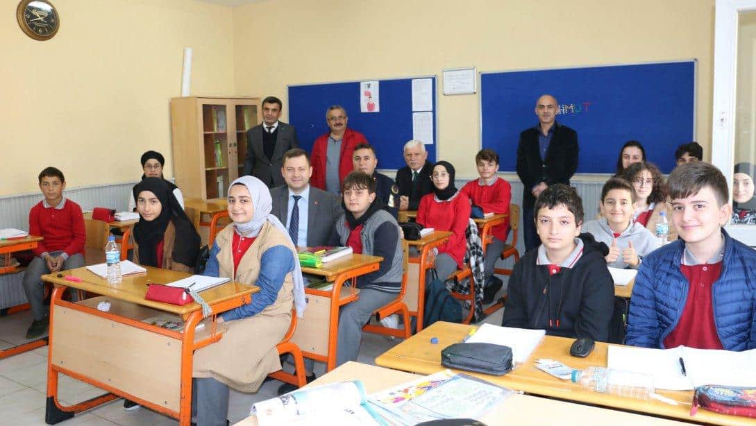 Kaymakam Demirer Cumapazarı ve İhsan Karadeniz Okullarını ziyaret etti