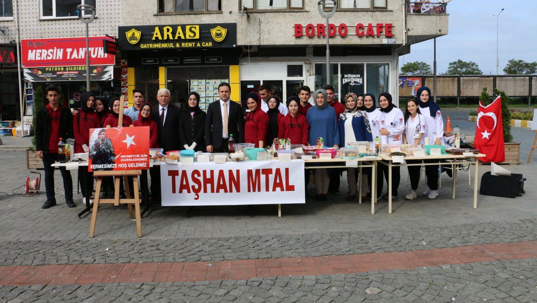 Taşhan Sağlık Meslek Lisesi Öğrencilerden Mehmetçik için kermes