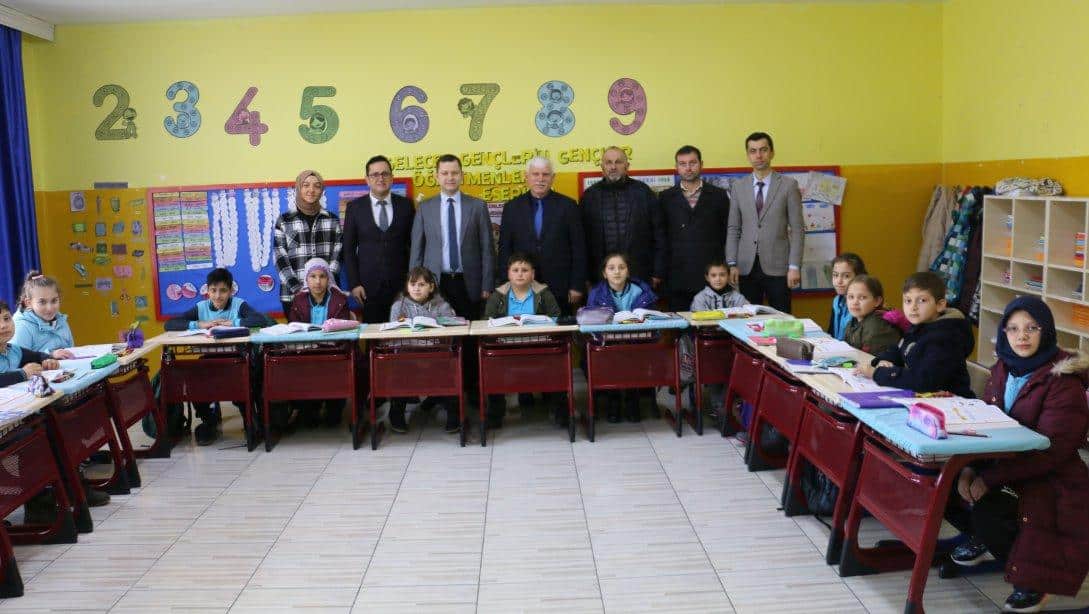 Gürpınar İlkokuluna Kaymakam Demirer'den ziyaret