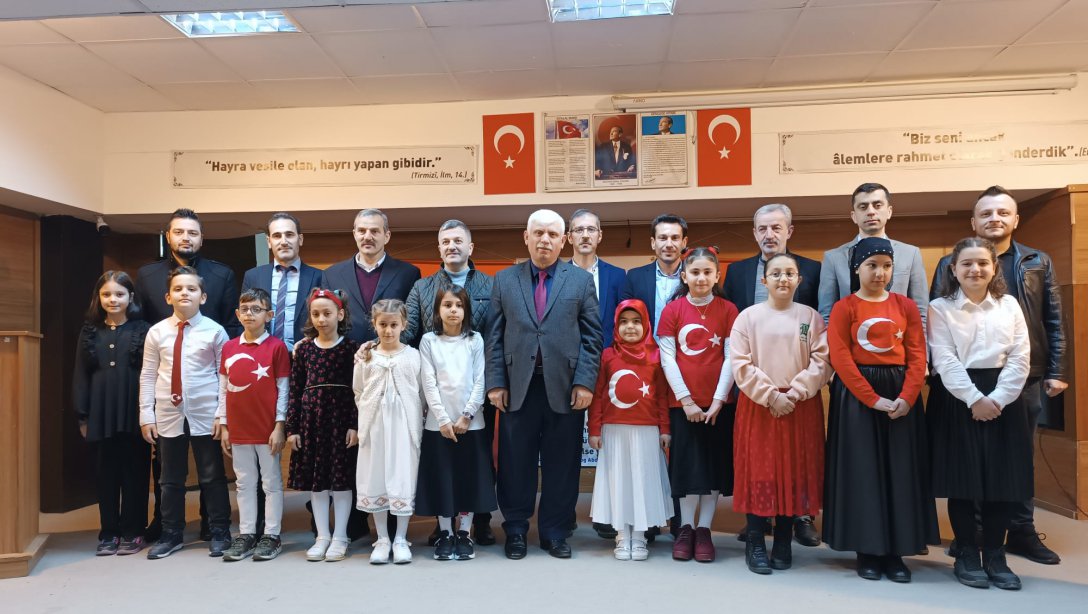 9. geleneksel İstiklal marşını güzel okuma yarışmasında öğrenciler yarıştı