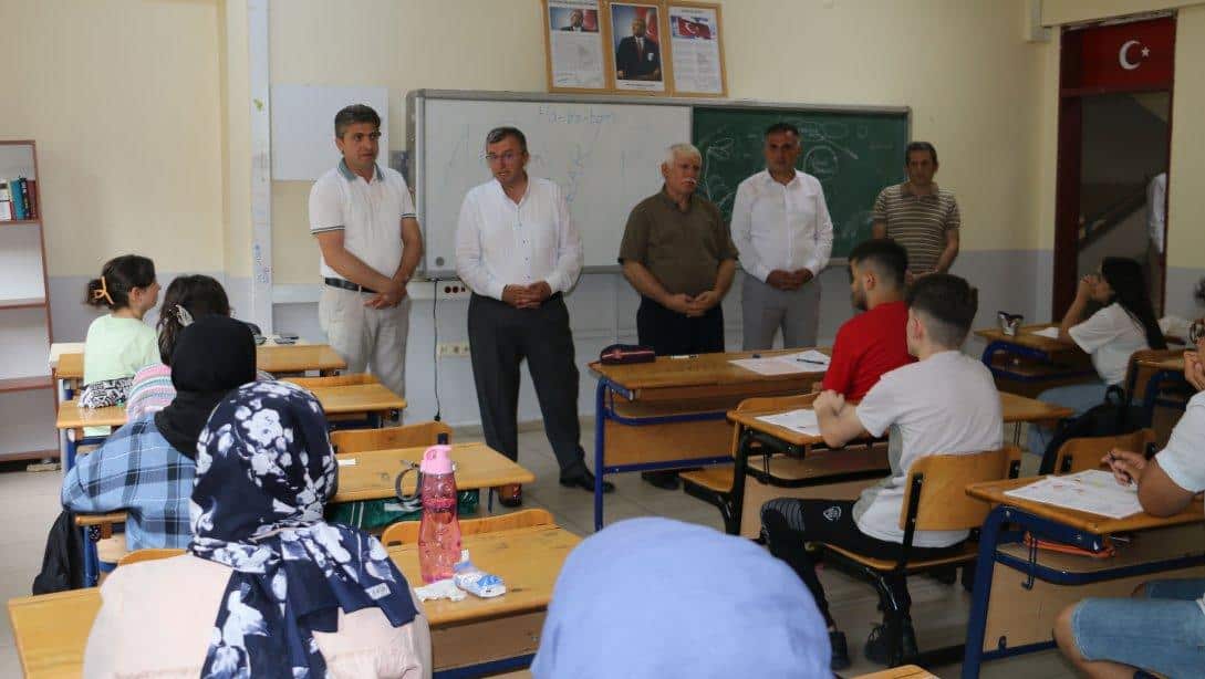 İl Milli Eğitim Müdürü Ahmet Bektaş Of'ta DYK kurslarını ziyaret etti