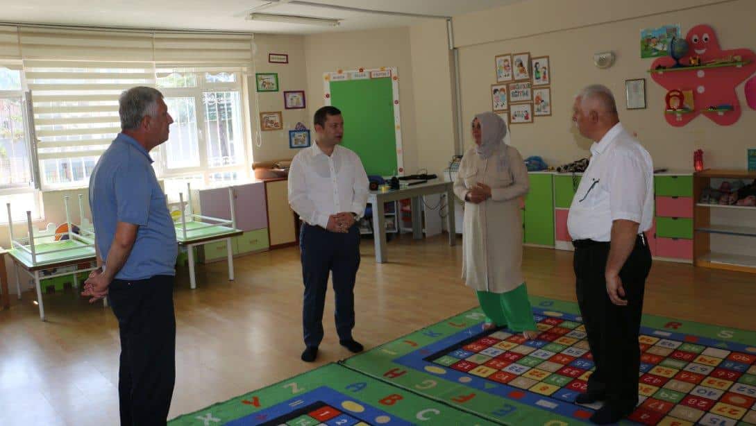 Kaymakam Demirer ve Başkan Sarıalioğlu Şehit Hüsnü Uyan Anaokulunu ziyaret etti
