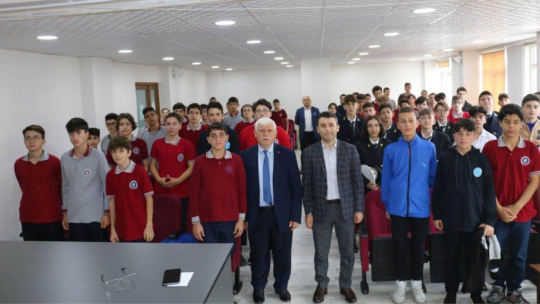  Müdür Kabahasanoğlu  9. Sınıf öğrencilerine  hoş geldin ziyaretlerine  Ulusoy Lisesinden başladı