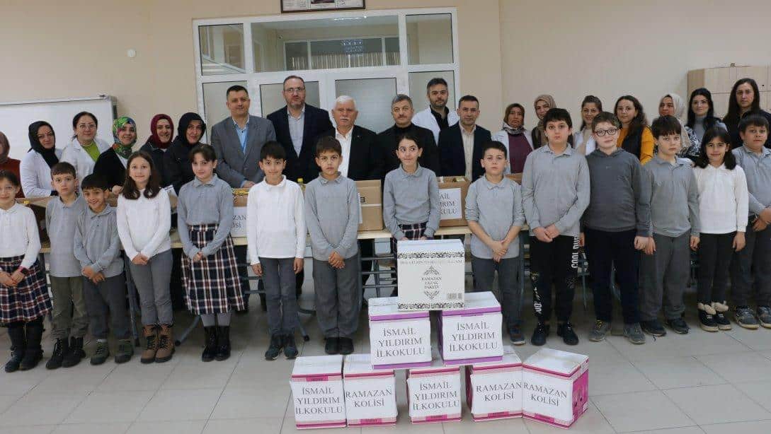 İsmail Yıldırım İlkokulundan   muhtaç ailelere  100 ramazan kolisi