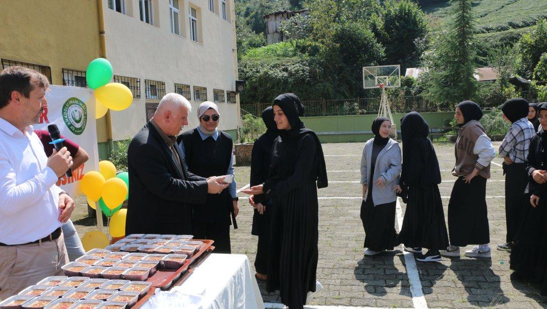 Of İmam Hatip Lisesine yeni başlayan öğrencilere hoş geldin aşuresi