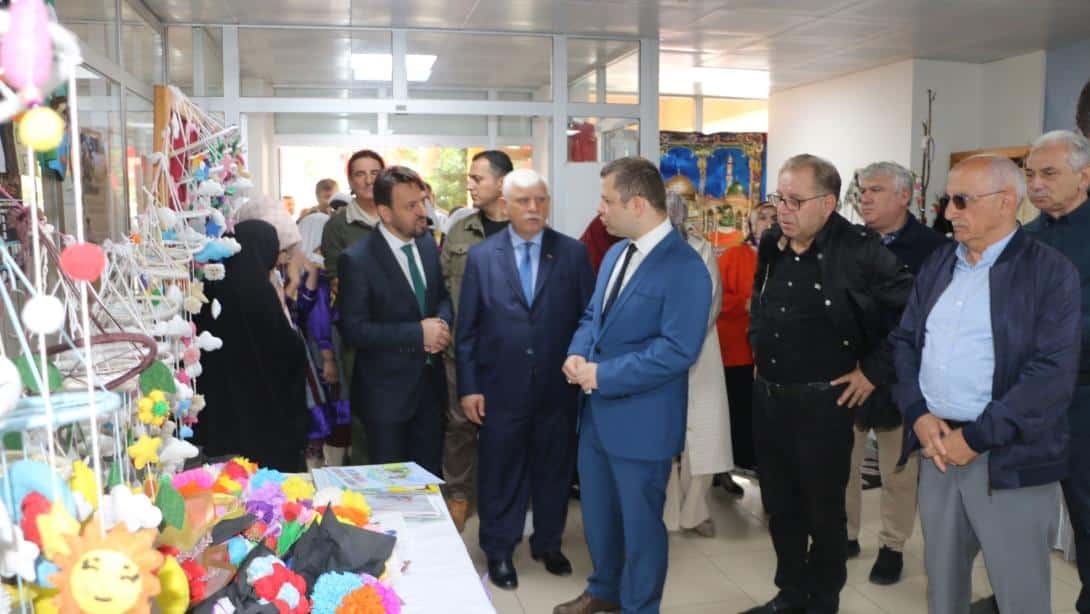Of Halk Eğitim Merkezinde duygusal yılsonu sergisi