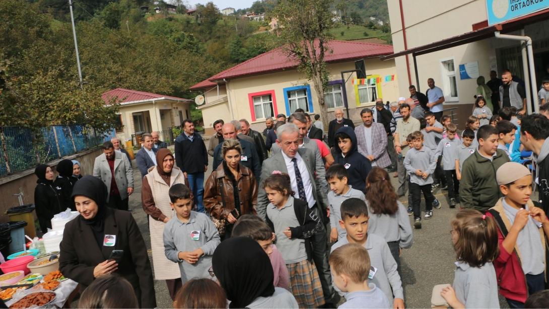İhsan Karadeniz İlk/Ortaokulunda Gazze için yardım kermesi